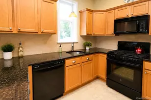 727 Balfour Pl, Melville, NY 11747 - Photo 8