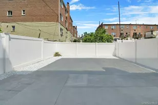 1034 Throgs Neck Expressway, Bronx, NY 10465 - Photo 26