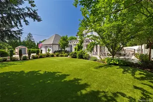 7 Yorkshire Rd, Rockville Centre, NY 11570 - Photo 2