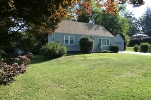 28 Hilltop Dr, New Windsor, NY 12553 - Photo 2