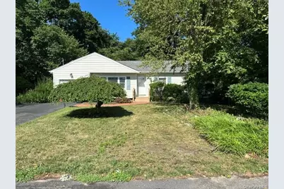 94 Arlington Road, Ronkonkoma, NY 11779 - Photo 2