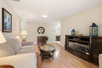 606 Flair Court W, Saint James, NY 11780 - Photo 4