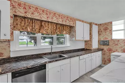 31 Holbrook Road, Centereach, NY 11720 - Photo 12