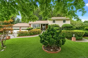 11 Carrol Pl, Greenlawn, NY 11740 - Photo 2