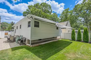 56 Morris Ave, West Islip, NY 11795 - Photo 30