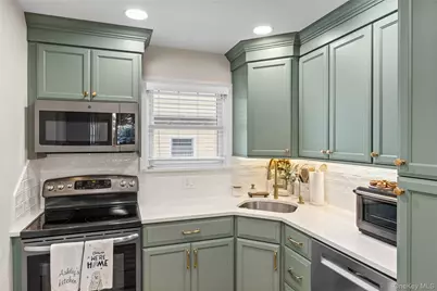 56 Morris Avenue, West Islip, NY 11795 - Photo 10