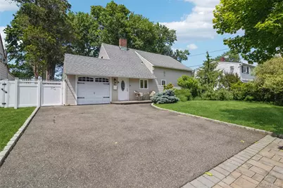 45 Abbot Lane, Hicksville, NY 11801 - Photo 2