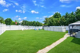 4 Martha St, Freeport, NY 11520 - Photo 4