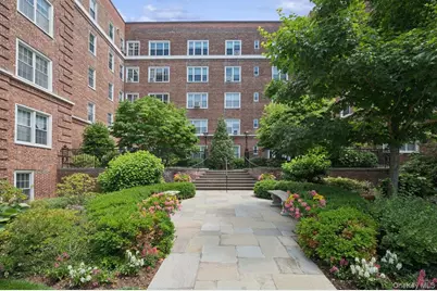7 Midland Gardens #1M, Bronxville, NY 10708 - Photo 2
