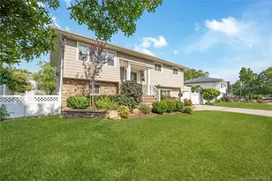 1777 Roberta Ln, Merrick, NY 11566 - Photo 2