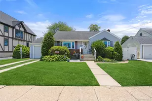 36 Liszt St, Hicksville, NY 11801 - Photo 2