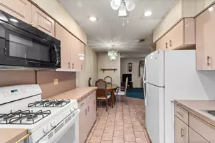 528 Lake Ct, Middle Island, NY 11953 - Photo 8