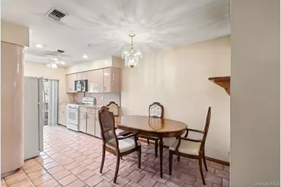 528 Lake Court #528, Middle Island, NY 11953 - Photo 6