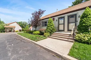 528 Lake Ct, Middle Island, NY 11953 - Photo 2