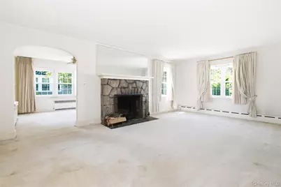 9 Leith Place, White Plains, NY 10605 - Photo 2