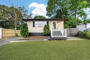 28 Roslyn Ave, Selden, NY 11784 - Photo 2