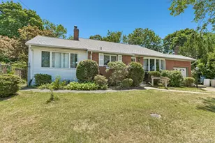 24 Oakley Dr, Huntington Station, NY 11746 - Photo 4