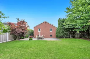 52 Yorktown St, Rockville Centre, NY 11570 - Photo 8