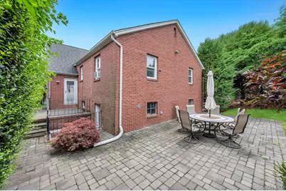 52 Yorktown Street, Rockville Centre, NY 11570 - Photo 10