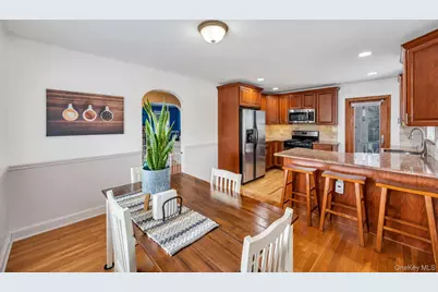 52 Yorktown Street, Rockville Centre, NY 11570 - Photo 16