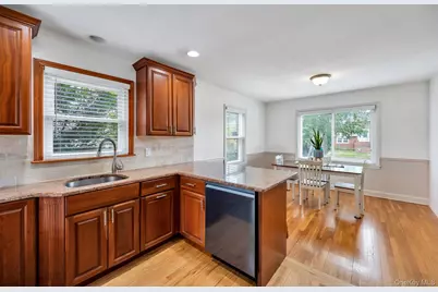 52 Yorktown Street, Rockville Centre, NY 11570 - Photo 20