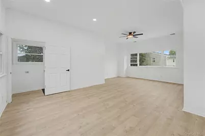 6 Regal Lane, Levittown, NY 11756 - Photo 4