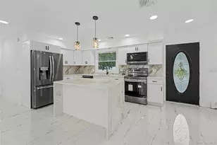 6 Regal Ln, Levittown, NY 11756 - Photo 2