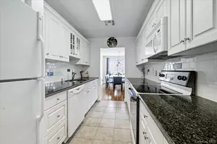 99 S Park Ave, Rockville Centre, NY 11570 - Photo 8
