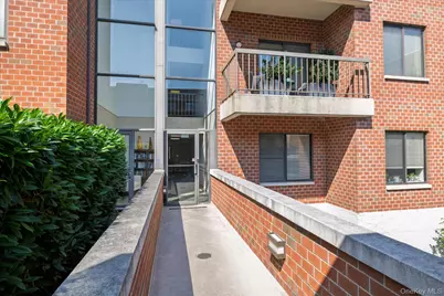 99 S Park Avenue #212, Rockville Centre, NY 11570 - Photo 2