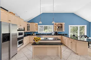 3 Chivas Ct, Southampton, NY 11968 - Photo 8