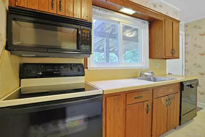2838 Mead Street, Yorktown Heights, NY 10598 - Photo 12
