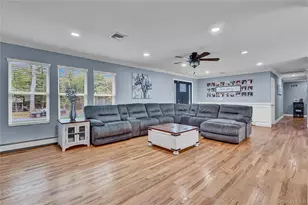 4 St Marks Pl, Stony Brook, NY 11790 - Photo 10