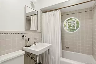790 Bryant Ave, Roslyn, NY 11576 - Photo 18