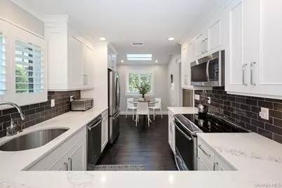 155 Laurel Lane, Wantagh, NY 11793 - Photo 8