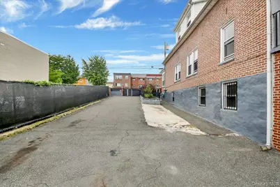 562 Underhill Avenue, Bronx, NY 10473 - Photo 4