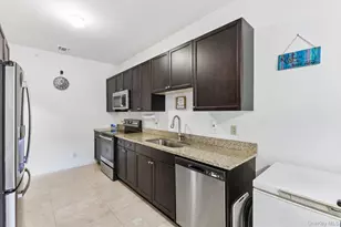 33 Greentree Ct, Shirley, NY 11967 - Photo 12