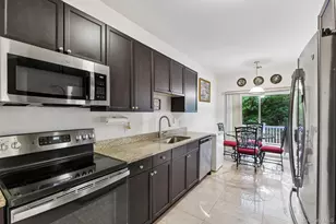 33 Greentree Ct, Shirley, NY 11967 - Photo 10