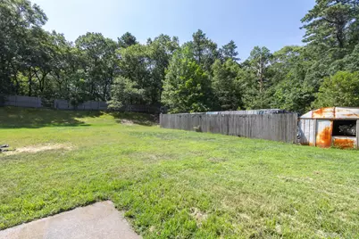 312 Peconic Avenue, Medford, NY 11763 - Photo 32