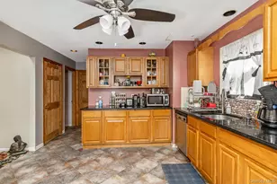 312 Peconic Ave, Medford, NY 11763 - Photo 10