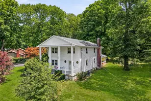 19 Lincoln Rd, Putnam Valley, NY 10579 - Photo 2