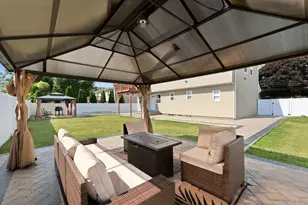 10 Carman Blvd, Massapequa, NY 11758 - Photo 34