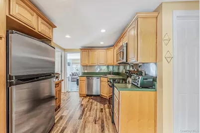 723 Park Avenue, Huntington, NY 11743 - Photo 10