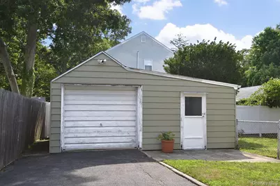 418 Asharoken Boulevard, Bay Shore, NY 11706 - Photo 12