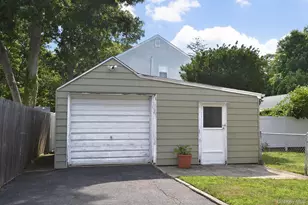 418 Asharoken Blvd, Bay Shore, NY 11706 - Photo 12