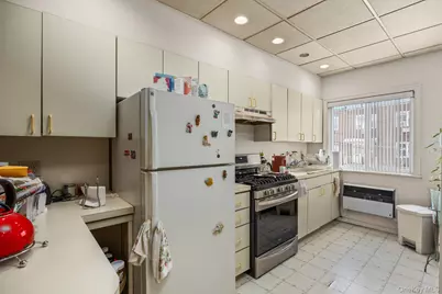 7031 67th Place, Glendale, NY 11385 - Photo 4