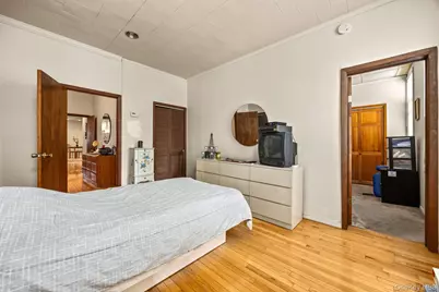 7031 67th Place, Glendale, NY 11385 - Photo 6