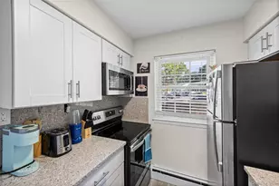 654 Village Dr, Hauppauge, NY 11788 - Photo 6