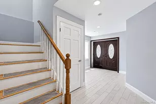 762 Pecan St, Lindenhurst, NY 11757 - Photo 2