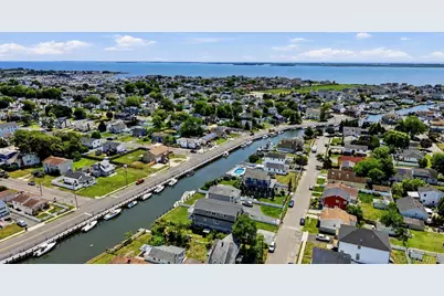 762 Pecan Street, Lindenhurst, NY 11757 - Photo 24