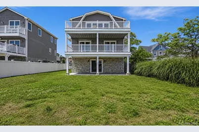 762 Pecan Street, Lindenhurst, NY 11757 - Photo 20